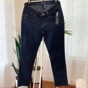 APT. 9 Straight Mid Rise Dark Blue Jeans w/ Skinny Faux Leather Belt (Size 10P)